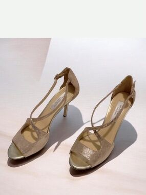Saks Fifth Avenue Italian Made He’ll Gold Sandals Size 9
